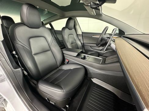 Used 2023 Tesla Model 3 Standard Range image 9