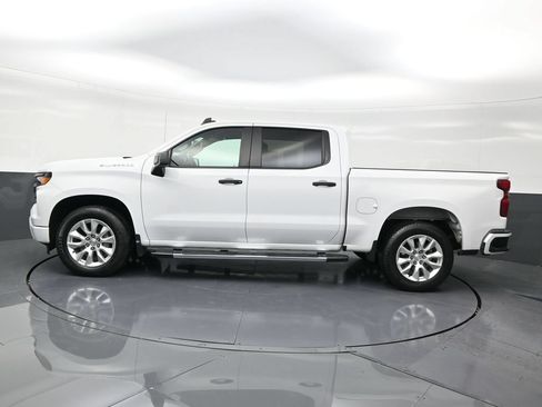 Used 2024 Chevrolet Silverado 1500 Custom RWD image 2
