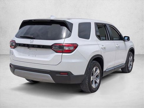 Used 2025 Honda Pilot EX-L image 3