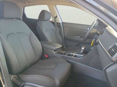 Used 2017 Kia Optima LX FWD image 3