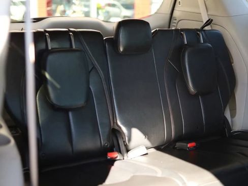 Used 2019 Chrysler Pacifica Touring-L FWD image 38
