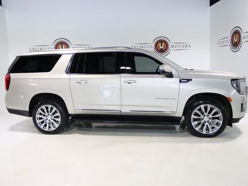 Used 2023 GMC Yukon XL SLT w/ SLT Premium Package AWD/4WD image 5