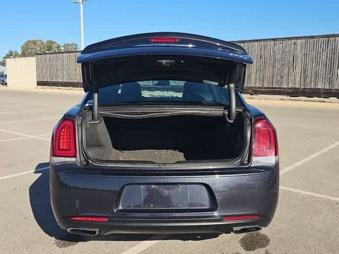Used 2016 Chrysler 300 S image 21