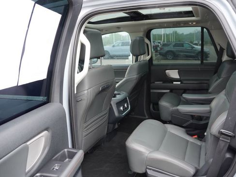 Certified 2025 Ford Expedition Active AWD/4WD image 17