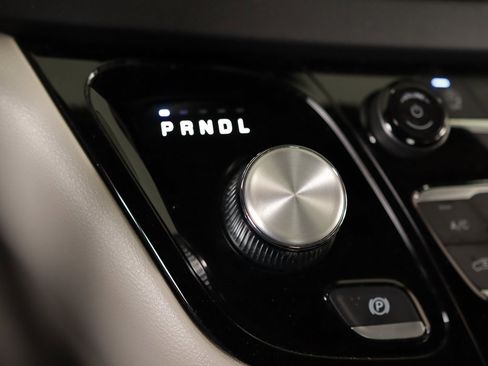 Used 2024 Chrysler Pacifica Touring-L image 17