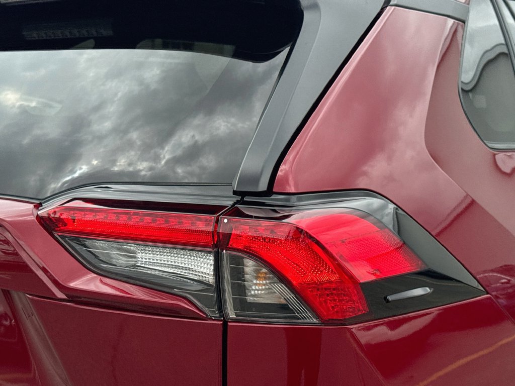 Used 2025 Toyota RAV4 XLE AWD/4WD image 30