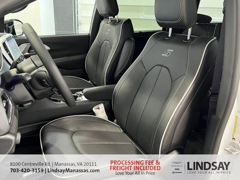 New 2026 Chrysler Pacifica Limited w/ S Appearance Package AWD/4WD image 23