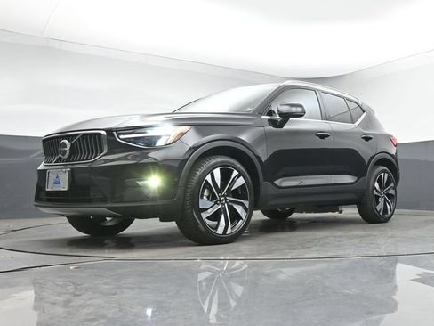 Used 2023 Volvo XC40 B5 Plus w/ Protection Package Premier AWD/4WD image 39