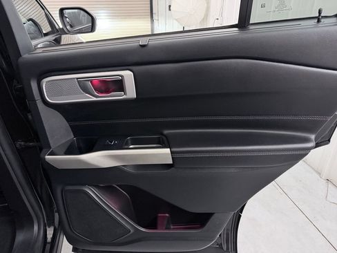 Used 2022 Ford Explorer Limited w/ Equipment Group 301A RWD image 40