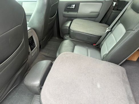Used 2005 Ford Expedition XLT image 15