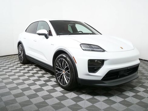 New 2026 Porsche Macan Electric image 27