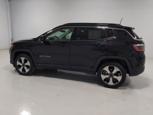 Used 2018 Jeep Compass Latitude w/ Popular Equipment Group AWD/4WD image 3