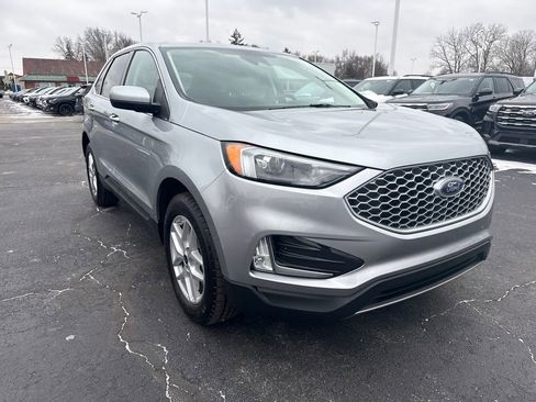 Used 2024 Ford Edge SEL w/ Convenience Package image 4