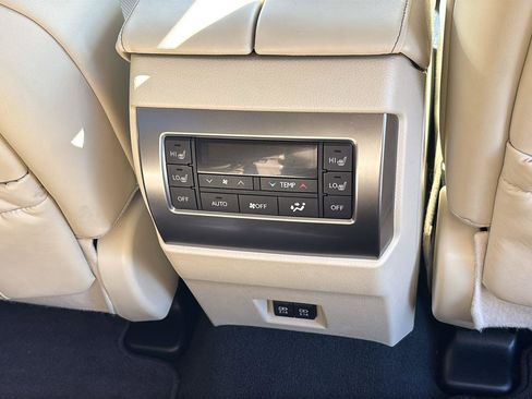 Used 2023 Lexus GX 460 Premium w/ Premium Package image 22