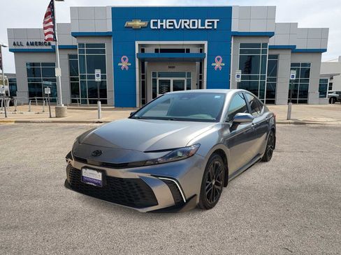 Used 2026 Toyota Camry SE w/ Convenience Package image 1