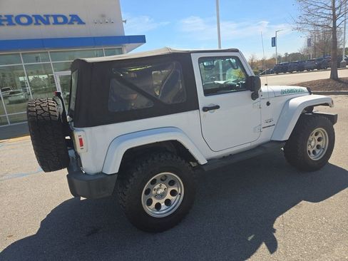Used 2017 Jeep Wrangler Sahara w/ Connectivity Group image 14