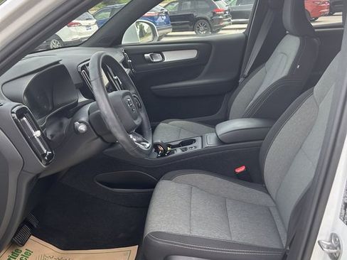 Used 2024 Volvo XC40 B5 Core AWD/4WD image 13
