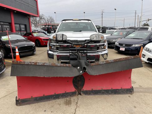 Used 2015 Chevrolet Silverado 3500 W/T w/ Snow Plow Prep Package image 2