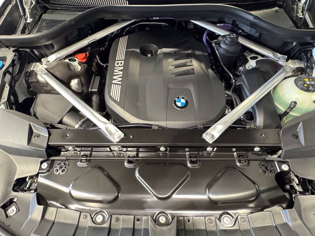 Used 2026 BMW X7 xDrive40i w/ M Sport Package AWD/4WD image 32