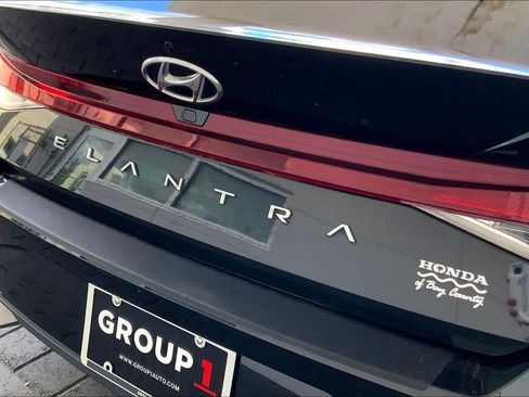 Used 2023 Hyundai Elantra SEL w/ Convenience Package FWD image 10