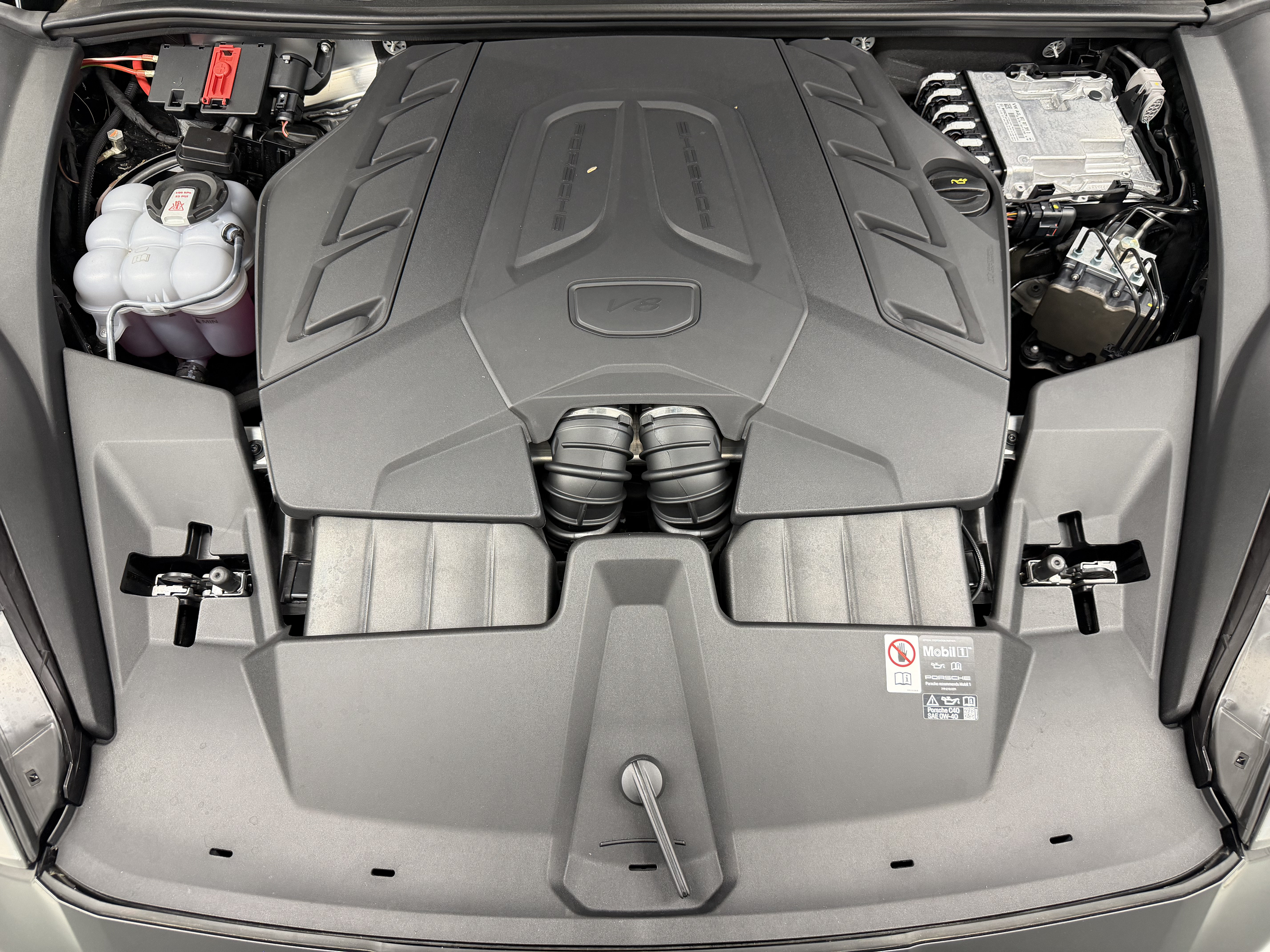 Used 2025 Porsche Cayenne S AWD/4WD image 61
