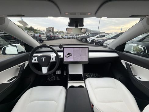 Used 2021 Tesla Model Y Long Range image 23