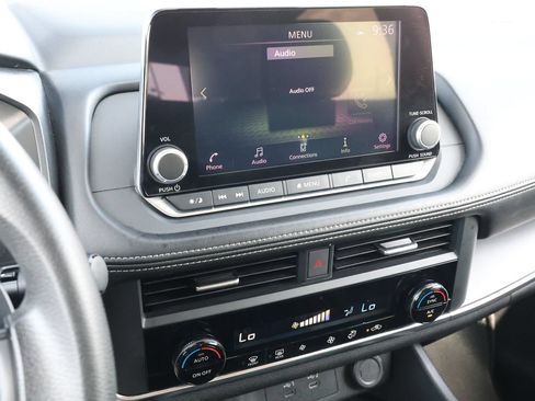 Used 2024 Nissan Rogue SV FWD image 19