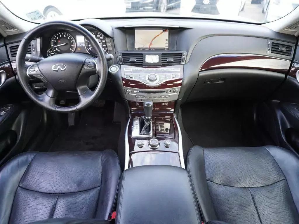 Used 2011 INFINITI M37 w/ Premium Pkg RWD image 37