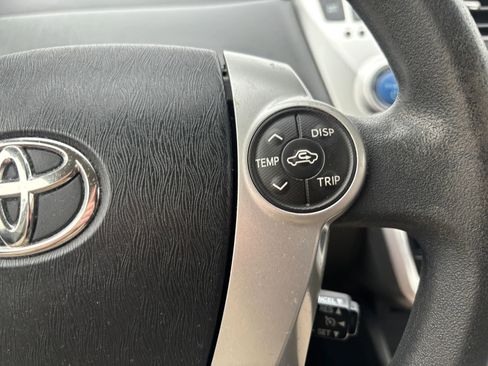 Used 2013 Toyota Prius V Five image 17