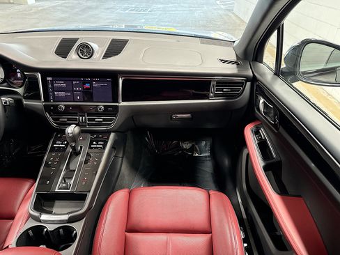 Certified 2026 Porsche Macan S AWD/4WD image 18