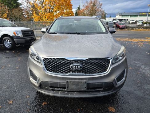 Used 2016 Kia Sorento LX w/ LX Convenience Package image 8
