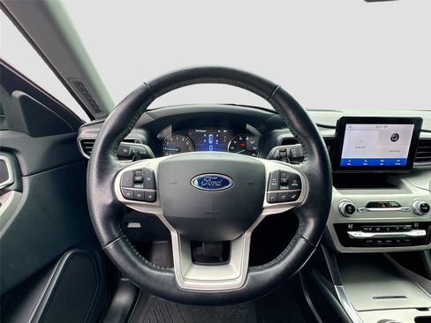 Used 2020 Ford Explorer XLT w/ Equipment Group 202A image 11