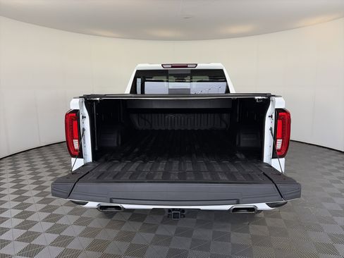 Used 2024 GMC Sierra 1500 AT4 w/ AT4 Premium Package AWD/4WD image 18