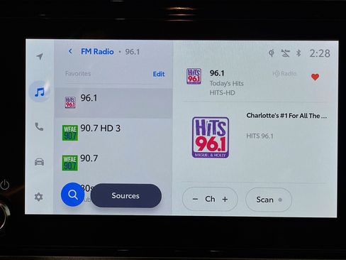 Used 2025 Toyota Camry SE w/ Convenience Package image 21