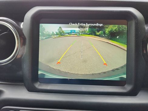 Used 2022 Jeep Wrangler Unlimited Sahara AWD/4WD image 16