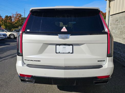 Certified 2023 Cadillac Escalade ESV Sport Platinum image 6