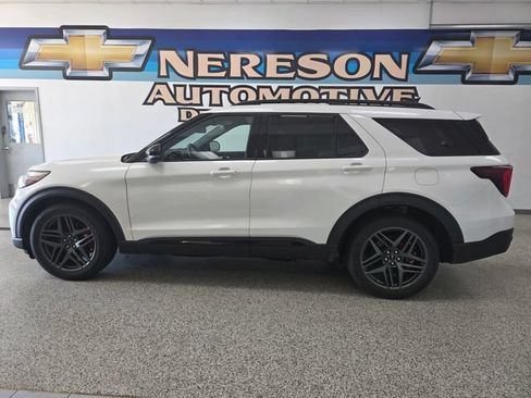 Used 2025 Ford Explorer ST AWD/4WD image 4