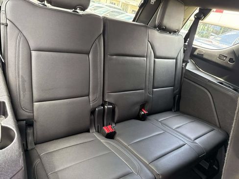 Used 2024 Chevrolet Tahoe LT RWD image 9