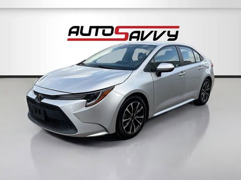 Used 2022 Toyota Corolla LE FWD image 3