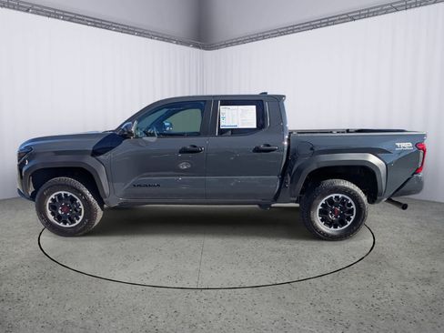 Used 2025 Toyota Tacoma TRD Off-Road image 5