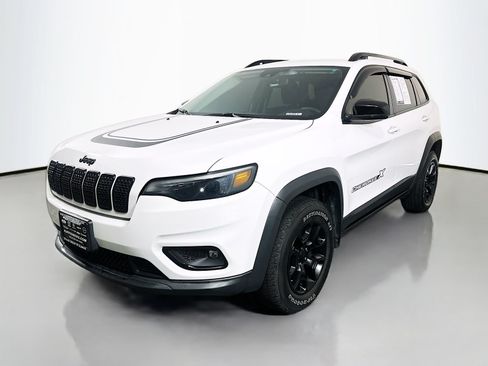 Used 2022 Jeep Cherokee Latitude AWD/4WD image 3