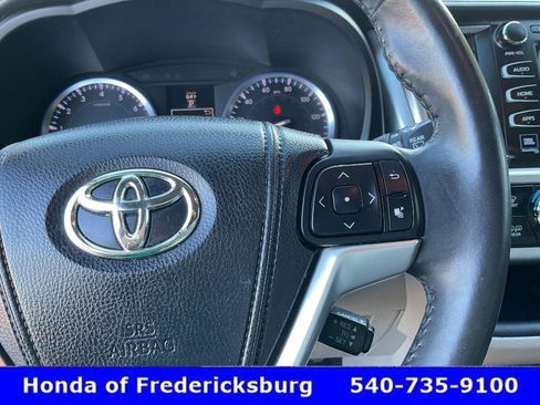 Used 2015 Toyota Highlander Limited AWD/4WD image 34