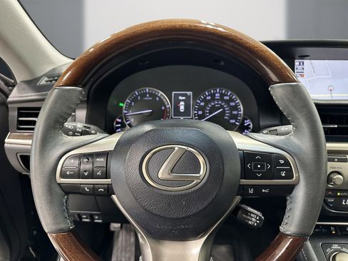 Used 2018 Lexus ES 350 w/ Luxury Package w/Wood Trim FWD image 22