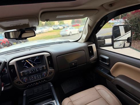 Used 2019 GMC Sierra 2500 Denali w/ Duramax Plus Package AWD/4WD image 45