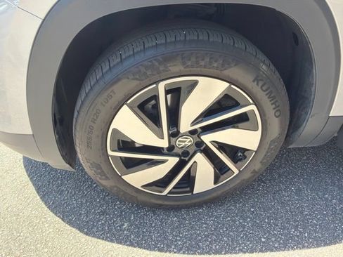 Certified 2025 Volkswagen Atlas SEL AWD/4WD image 9