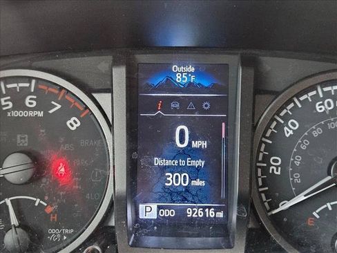 Used 2022 Toyota Tacoma TRD Off-Road w/ Technology Package AWD/4WD image 10