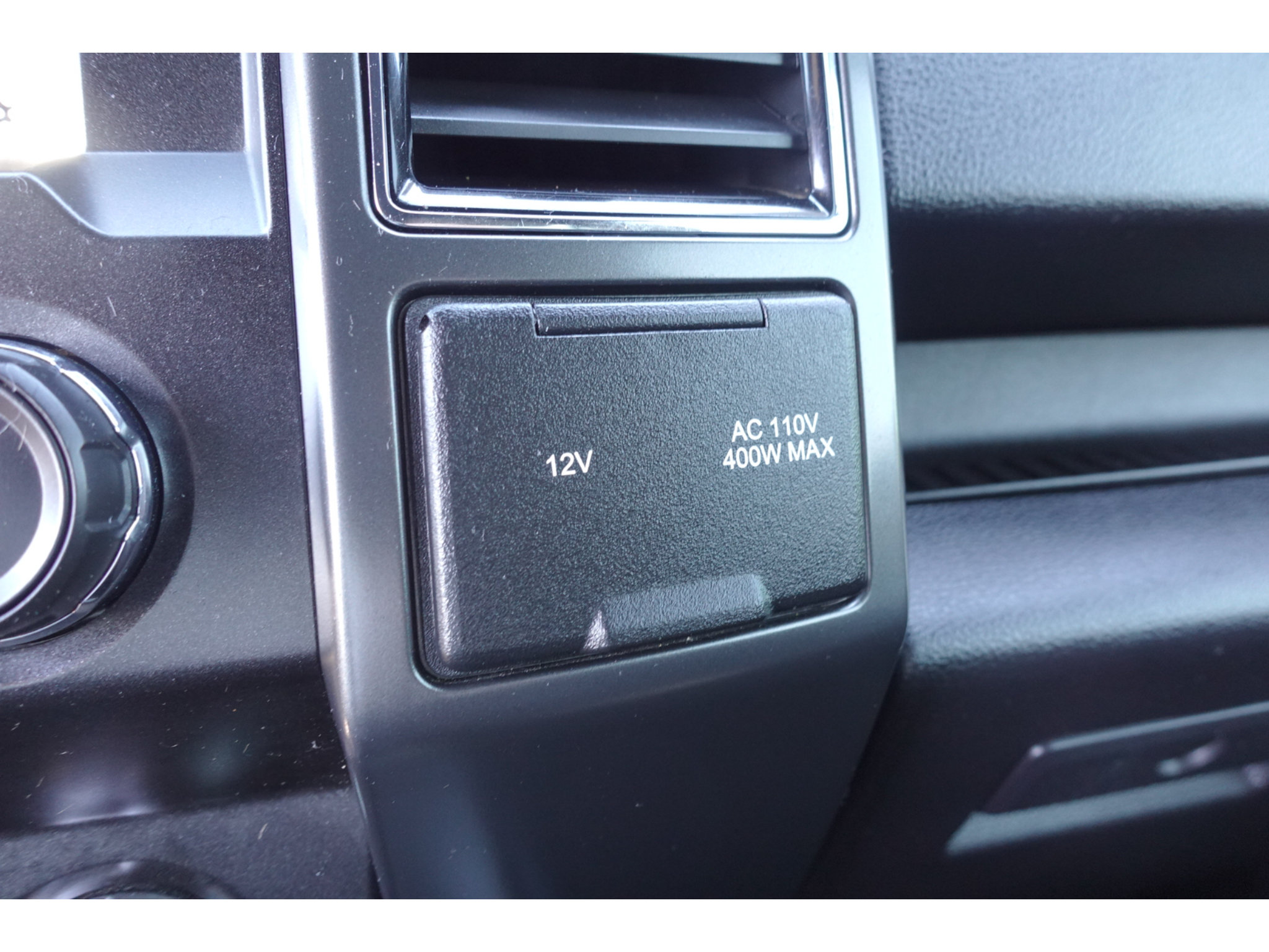 Used 2019 Ford F150 XLT w/ Equipment Group 302A Luxury AWD/4WD image 23