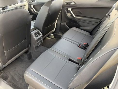 Used 2021 Volkswagen Tiguan SEL AWD/4WD image 18