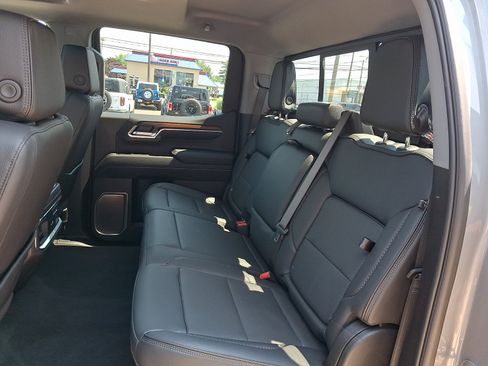Used 2025 GMC Sierra 1500 Denali AWD/4WD image 11