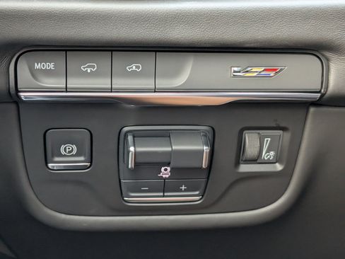 Certified 2025 Cadillac Escalade V w/ LPO, ONYX Package AWD/4WD image 27